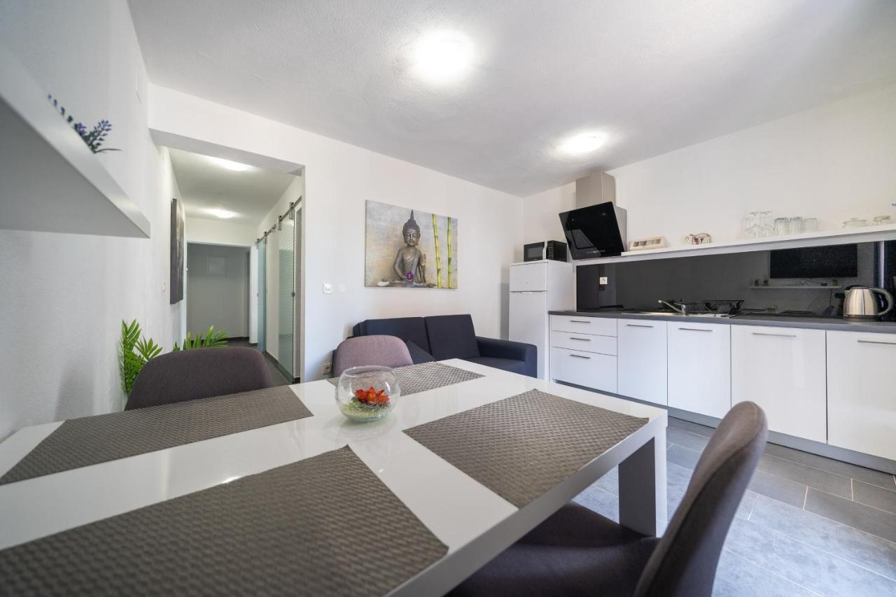 Holiday Apartments Amarilis Pakoštane Exteriör bild