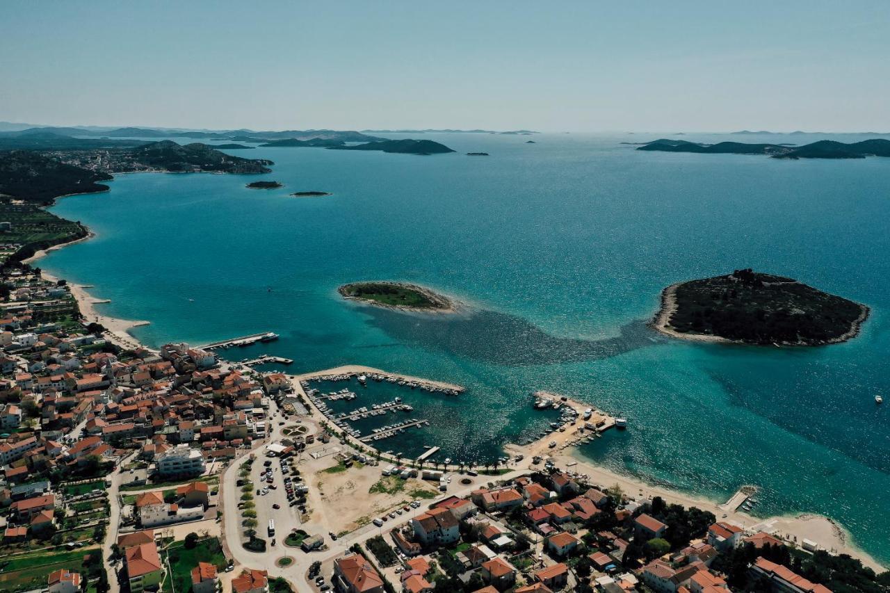 Holiday Apartments Amarilis Pakoštane Exteriör bild