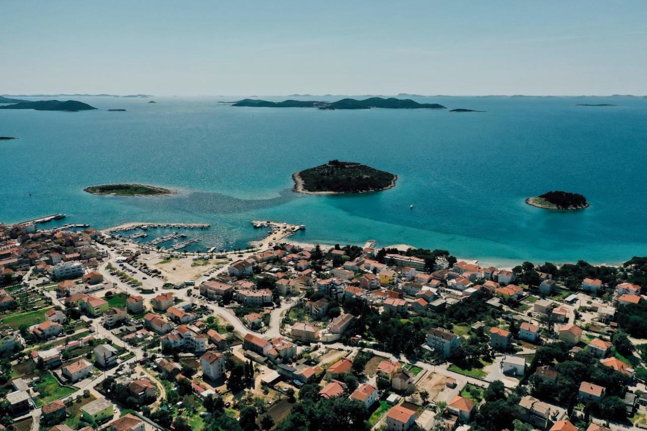 Holiday Apartments Amarilis Pakoštane Exteriör bild