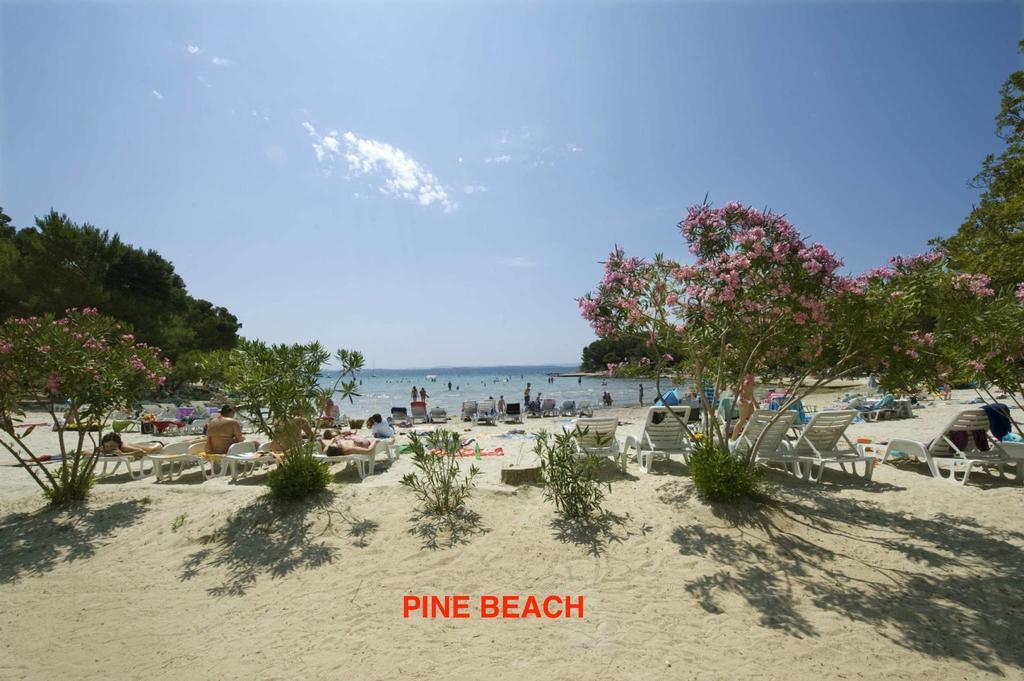 Holiday Apartments Amarilis Pakoštane Exteriör bild